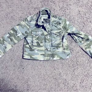 Gap Girls Jacket, button too to bottom with a inside zipper.